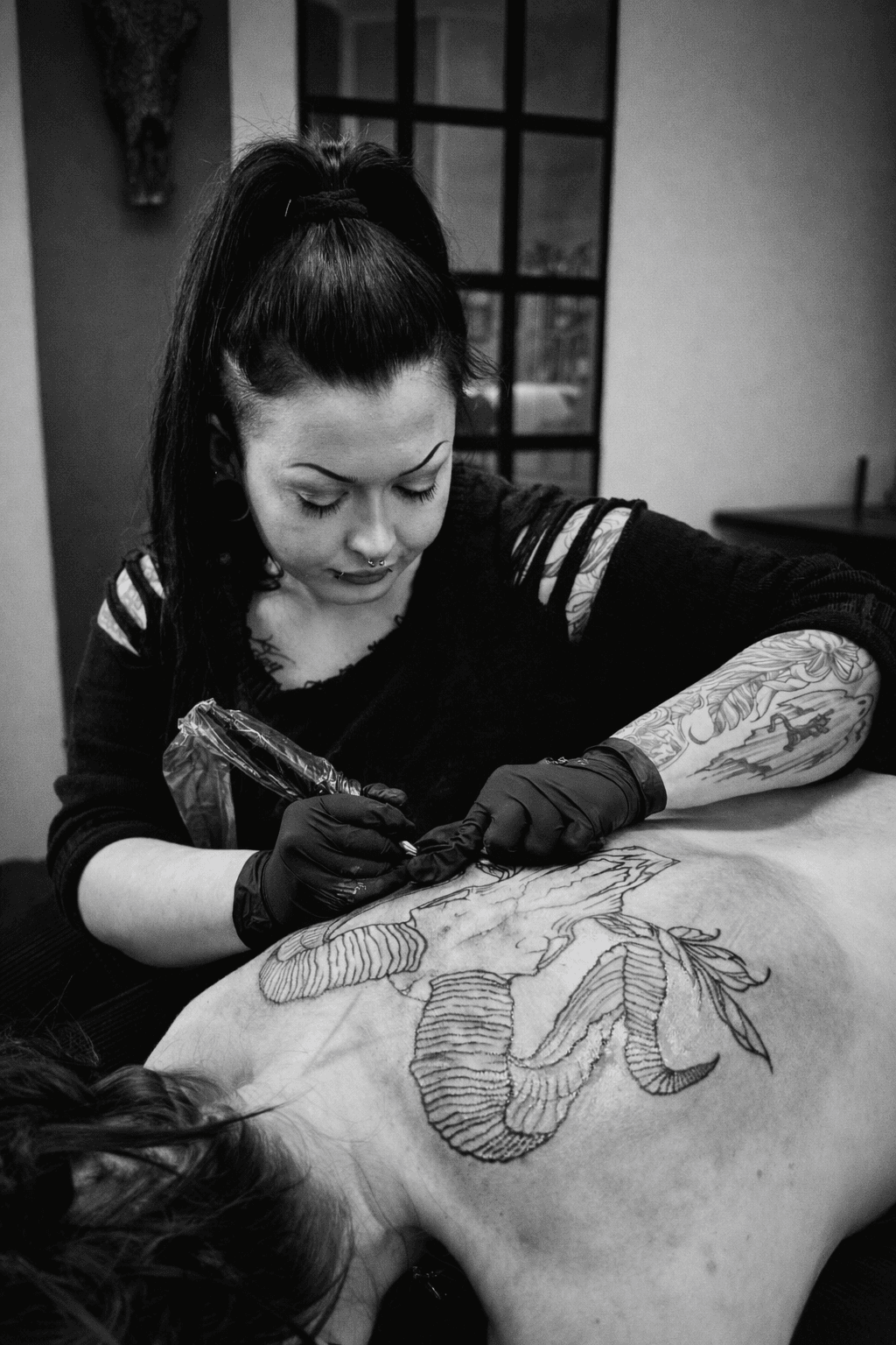 Tatovering i arbeid hos Trovum Tattoo
